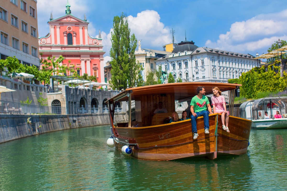 Ljubljanica river boat cruise nea culpa